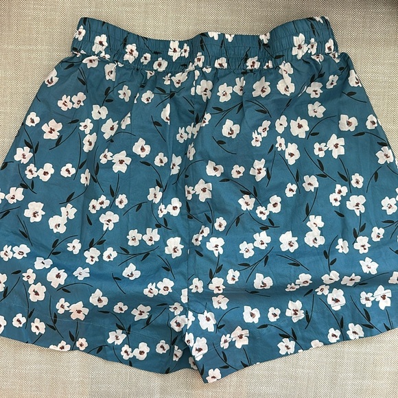 Johnny Was printed flounce shorts (liya pattern) - NWT - Picture 3 of 3